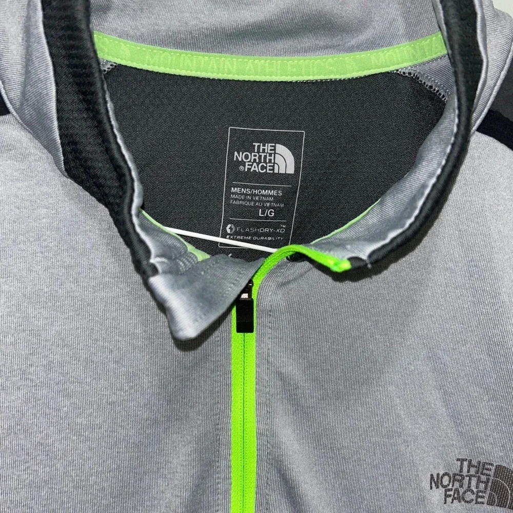 The North Face Mens L G FlashDry XD Quarter Zip Pullover Athletic‎ Gray